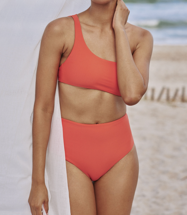 Load image into Gallery viewer, Close up of model on the beach wearing the Apex Top and Bound Bottom in Clay